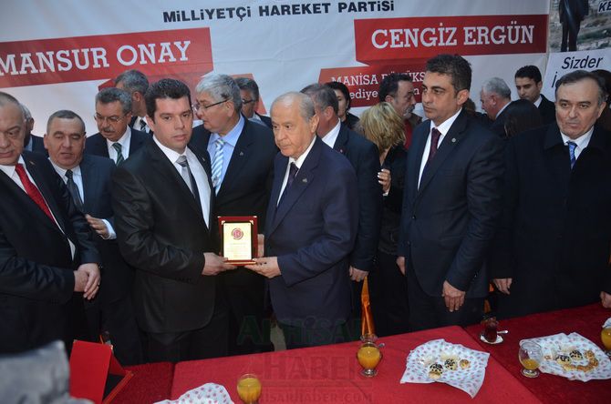 MHP LİDERi DEVLET BAHÇELİ AKHİSARLILAR İLE BULUŞTU